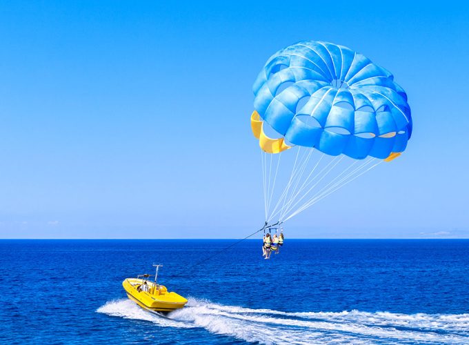 رحلة الباراشوت parasailing